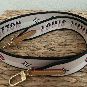 Louis Vuitton jacquard bandouliere strap 🖤